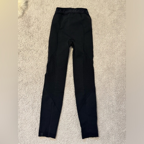Lululemon compression leggings - size 6 - Picture 2 of 6